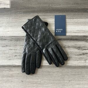 NWOT Crown & Ivy Quilted Back Faux Leather Touchscreen Knit Gloves in Black